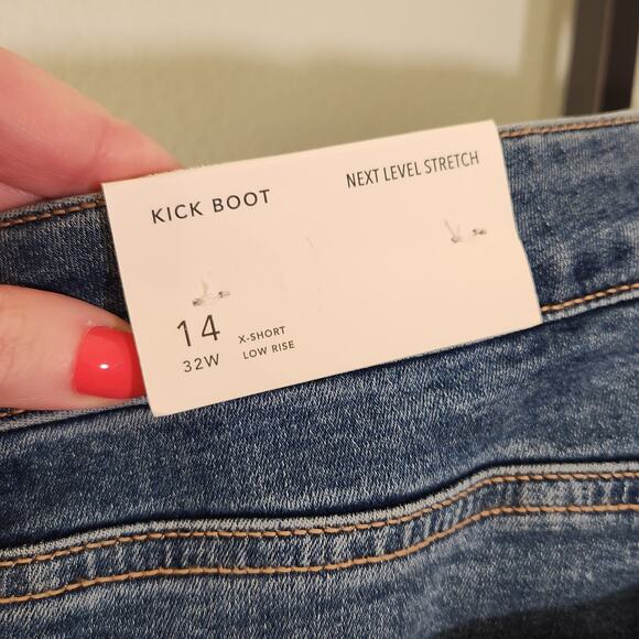 AE NWT Next Level Low-Rise Kick Bootcut Jean X Short, Size 14 - Picture 9 of 11